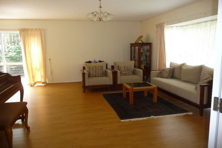 Photo of property in 2/16 Ronald Macken Place, Windsor Park, Auckland, 0632