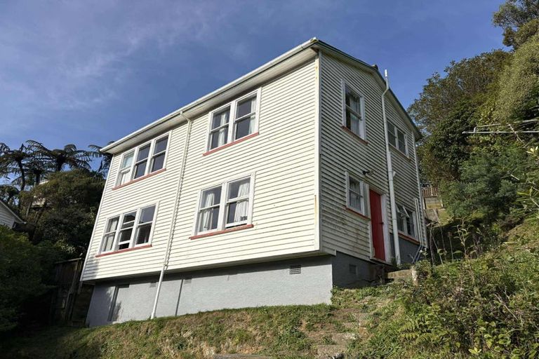 Photo of property in 21 Montgomery Avenue, Karori, Wellington, 6012