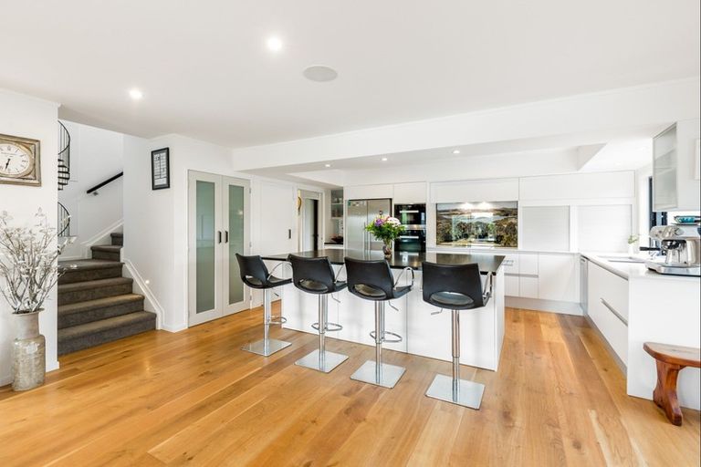 Photo of property in 143 Whangaparaoa Road, Red Beach, 0932