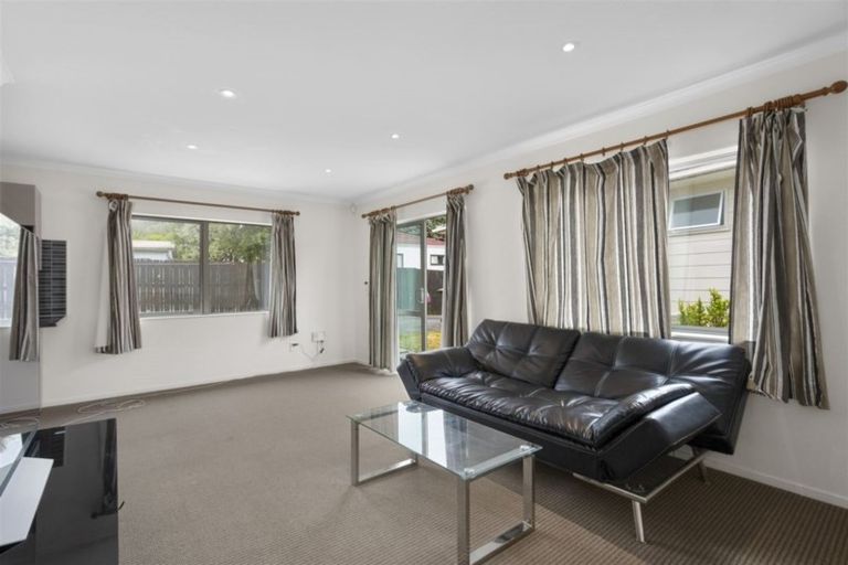 Photo of property in 22 Glennandrew Drive, Half Moon Bay, Auckland, 2012