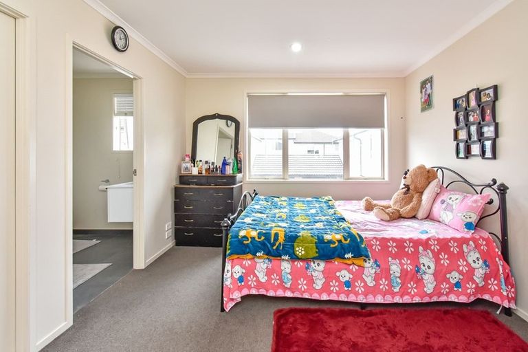 Photo of property in 32 Akeake Lane, Manurewa, Auckland, 2102