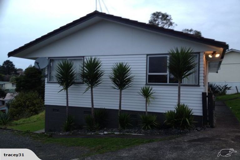 Photo of property in 32 Roick Parade, Glen Eden, Auckland, 0602