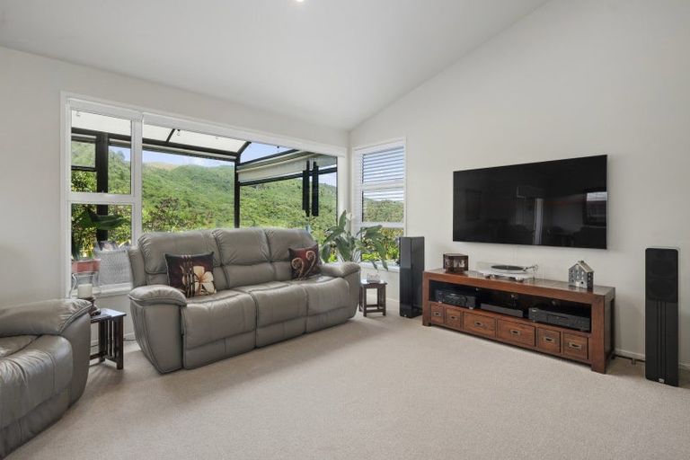 Photo of property in 1 Peregrine Place, Kinloch, Taupo, 3377