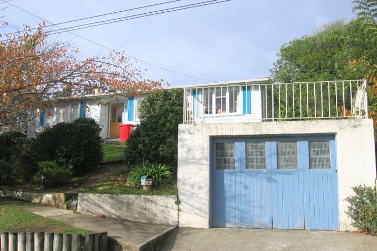 Photo of property in 6 Wakefield Terrace, Tawa, Wellington, 5028