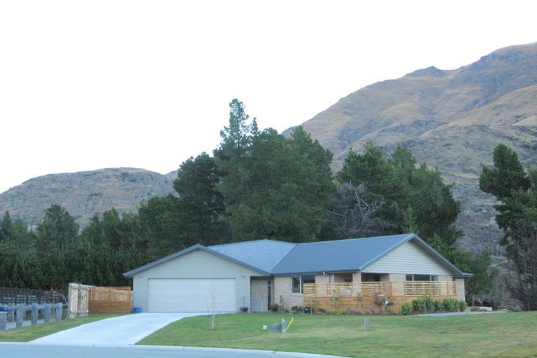 Photo of property in 16 Redfern Terrace, Arthurs Point, Queenstown, 9371