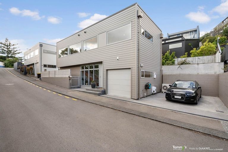 Photo of property in 2 Lakshmi Place, Khandallah, Wellington, 6035