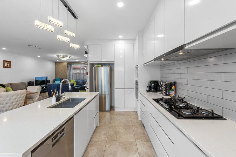 Photo of property in 587 Great South Road, Rosehill, Papakura, 2113