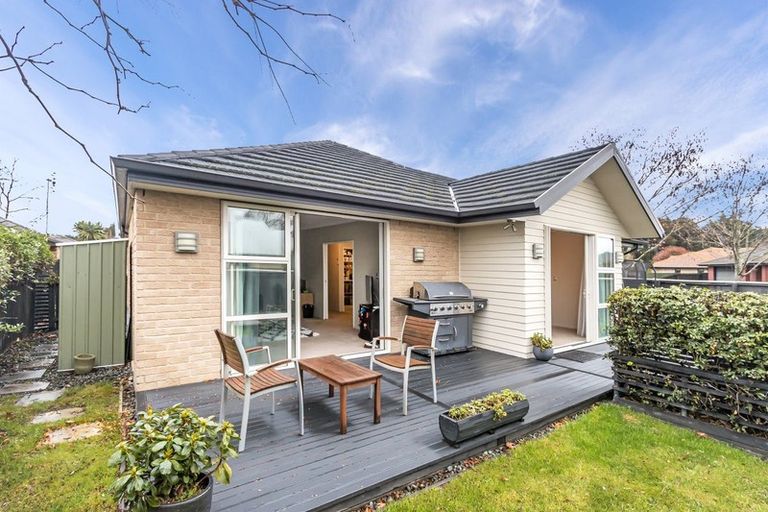 Photo of property in 1 Whio Close, Parklands, Christchurch, 8083