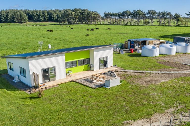 Photo of property in 128 Cummerfield Road, Foxton, 4891