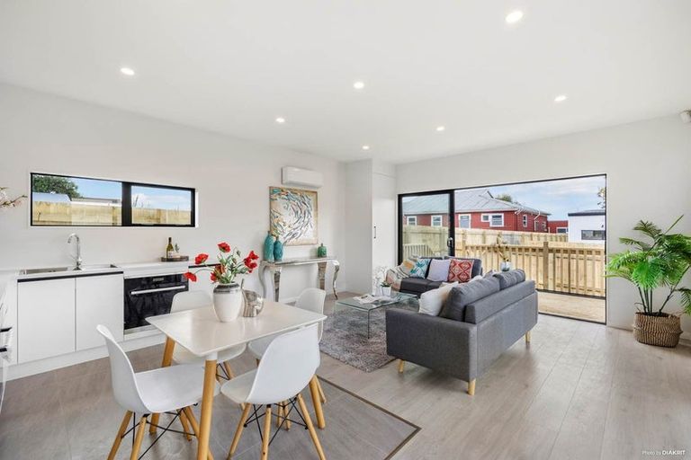 Photo of property in 63 Flanshaw Road, Te Atatu South, Auckland, 0610