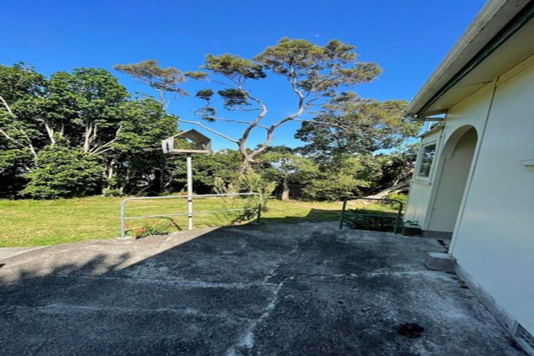 Photo of property in 84 Island Bay Road, Beach Haven, Auckland, 0626