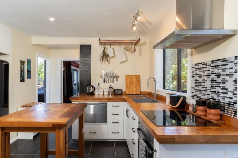 Photo of property in 40 Kapiti Crescent, Titahi Bay, Porirua, 5022