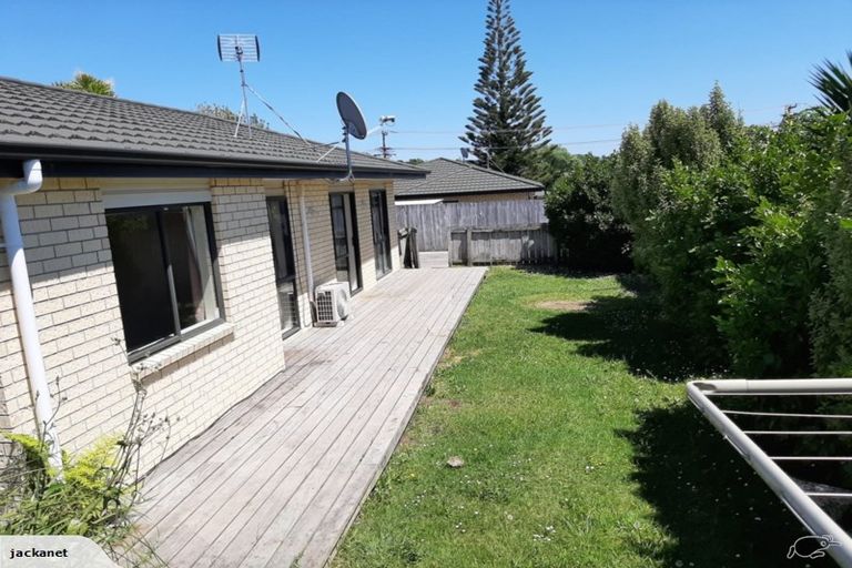 Photo of property in 28a Kamara Road, Glen Eden, Auckland, 0602