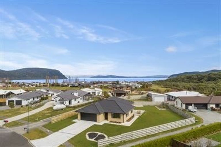 Photo of property in 27 Pukeko Way, Kinloch, Taupo, 3377