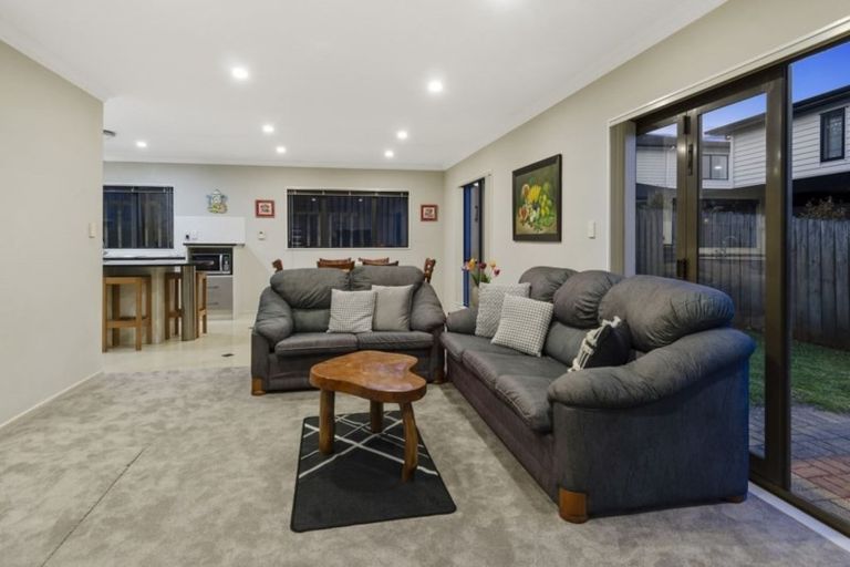 Photo of property in 53 Medallion Drive, Oteha, Auckland, 0632