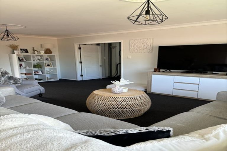 Photo of property in 127 Upper Fitzherbert Road, Wainuiomata, 5373