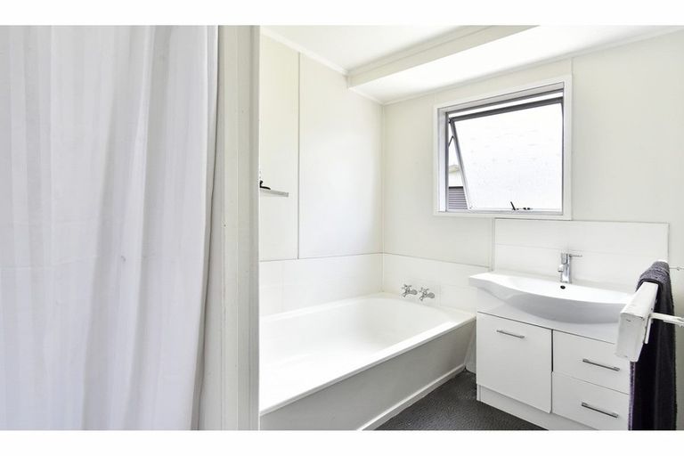 Photo of property in 3 Smedley Street, Manurewa, Auckland, 2102