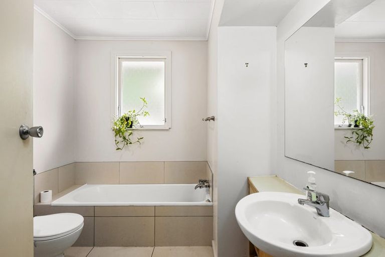 Photo of property in 33 Verviers Street, Karori, Wellington, 6012