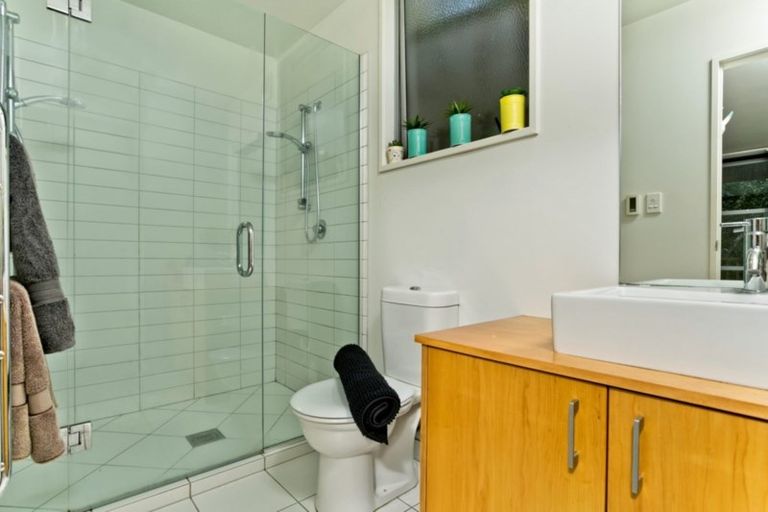 Photo of property in 14a Berne Place, Birkenhead, Auckland, 0626