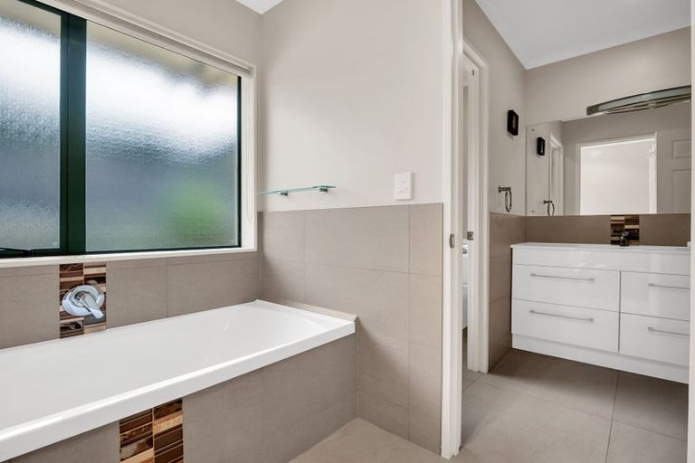 Photo of property in 13 Guernsey Place, Grandview Heights, Hamilton, 3200