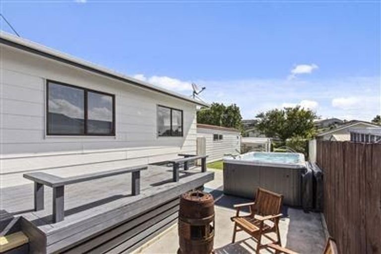 Photo of property in 19 Mellsop Avenue, Waiuku, 2123