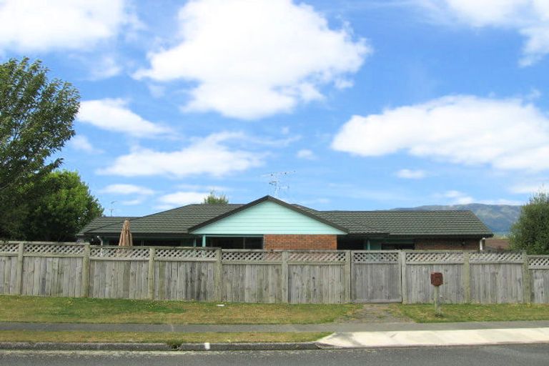 Photo of property in 8 Delaware Grove, Totara Park, Upper Hutt, 5018