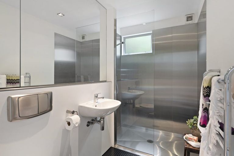 Photo of property in 60 Aikmans Road, Merivale, Christchurch, 8014