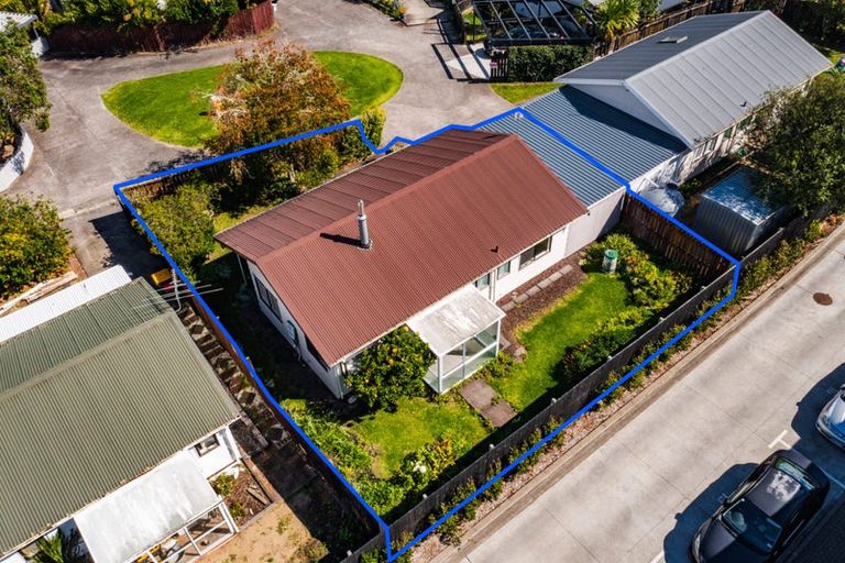 Photo of property in 3/121 Bruce Mclaren Road, Henderson, Auckland, 0612