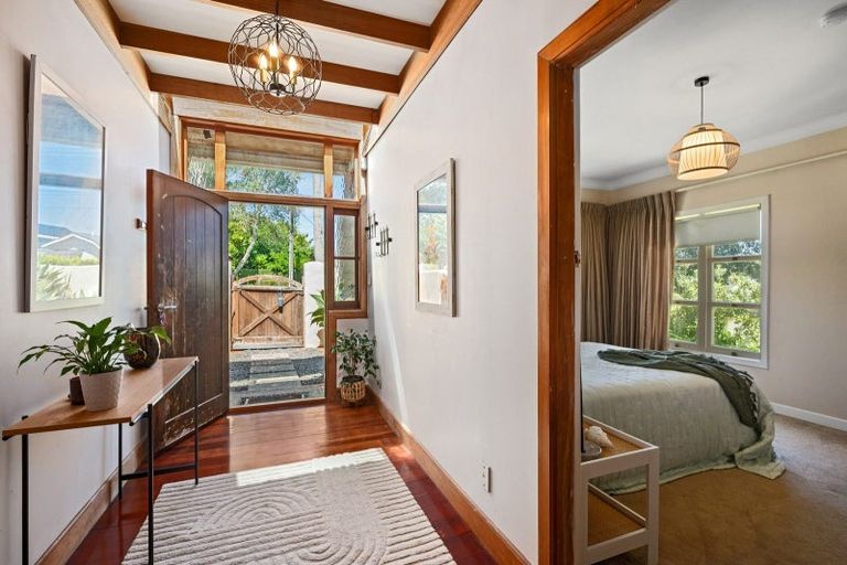 Photo of property in 107 Vauxhall Road, Narrow Neck, Auckland, 0624