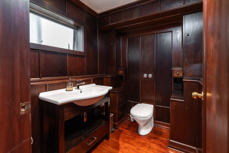 Photo of property in 37 The Crescent, Roseneath, Wellington, 6011