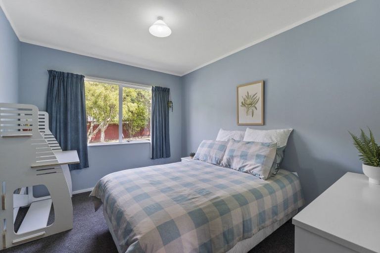 Photo of property in 2 Seagull Place, Whitby, Porirua, 5024