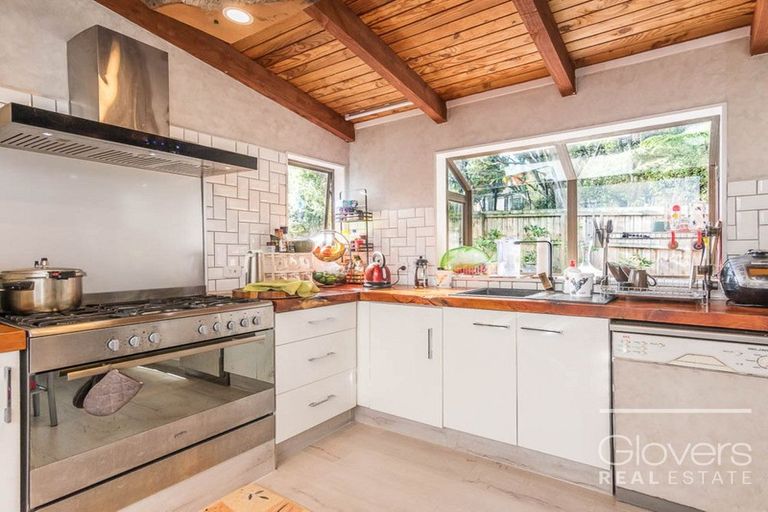 Photo of property in 62 Woodfern Crescent, Titirangi, Auckland, 0604