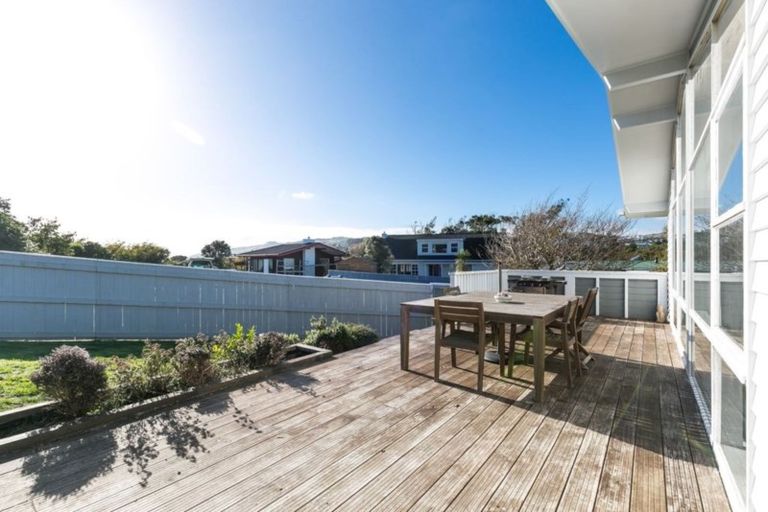 Photo of property in 29 Churton Drive, Churton Park, Wellington, 6037