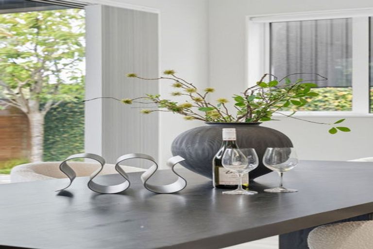 Photo of property in 17a Lake Pupuke Drive, Takapuna, Auckland, 0622