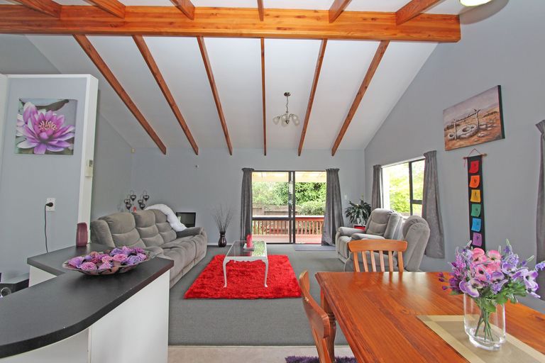 Photo of property in 2/570 Weymouth Road, Weymouth, Auckland, 2103