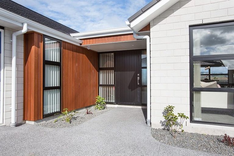 Photo of property in 32 Monaro Place, Papamoa, 3118