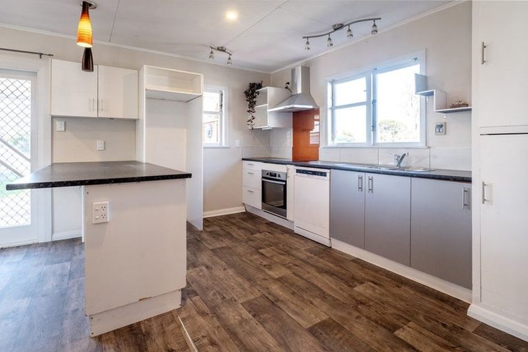 Photo of property in 42 Shackleton Street, Maraenui, Napier, 4110