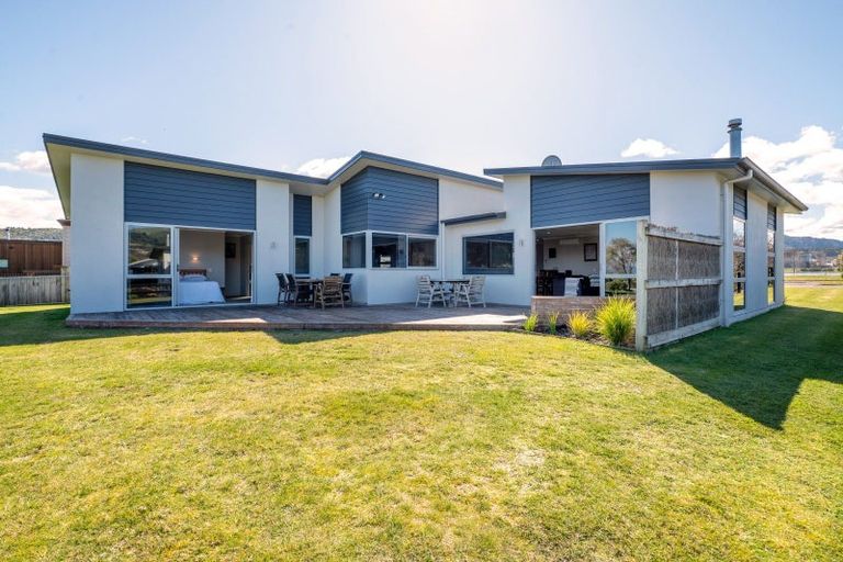 Photo of property in 153 Lisland Drive, Kinloch, Taupo, 3377