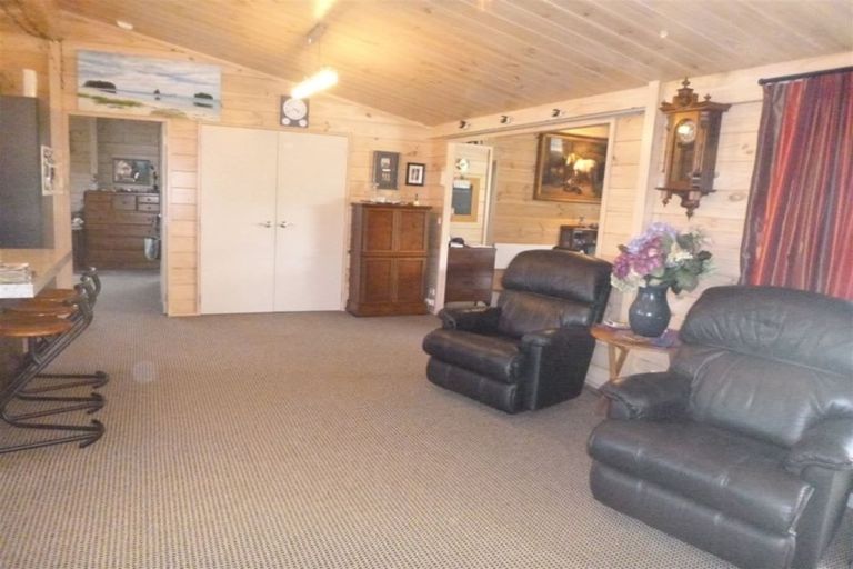 Photo of property in 211 Given Avenue, Whangamata, 3620