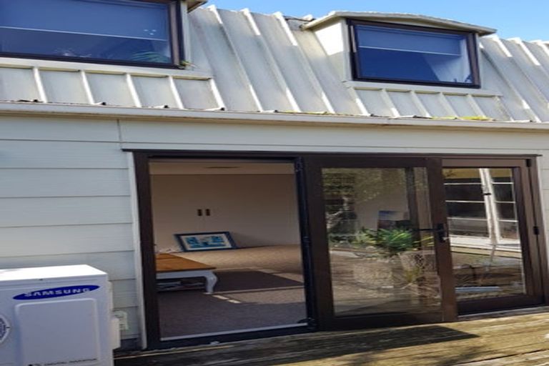 Photo of property in 11 Odin Place, Beach Haven, Auckland, 0626