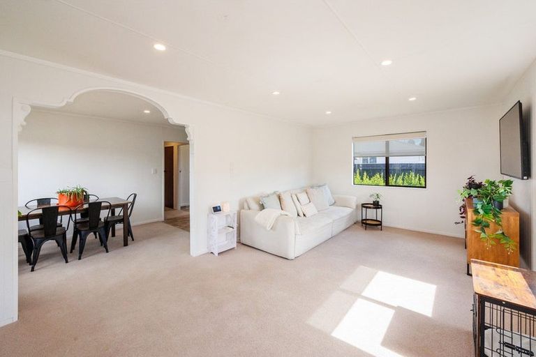 Photo of property in 35 Acacia Street, Kelvin Grove, Palmerston North, 4414