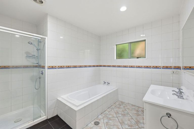 Photo of property in 17a Cherry Tree Place, Massey, Auckland, 0614