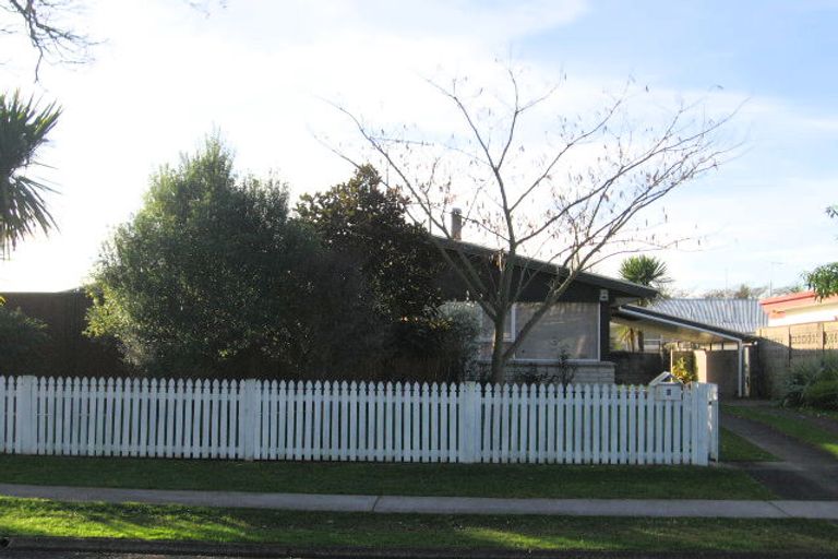 Photo of property in 2 Morrow Avenue, St Andrews, Hamilton, 3200