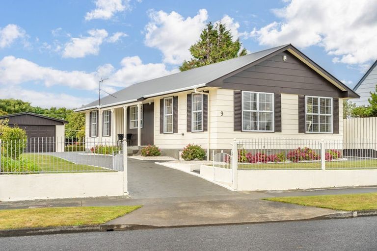 Photo of property in 9 Shaftesbury Grove, Stokes Valley, Lower Hutt, 5019