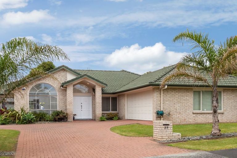 Photo of property in 27 Corta Bella Place, Golflands, Auckland, 2013