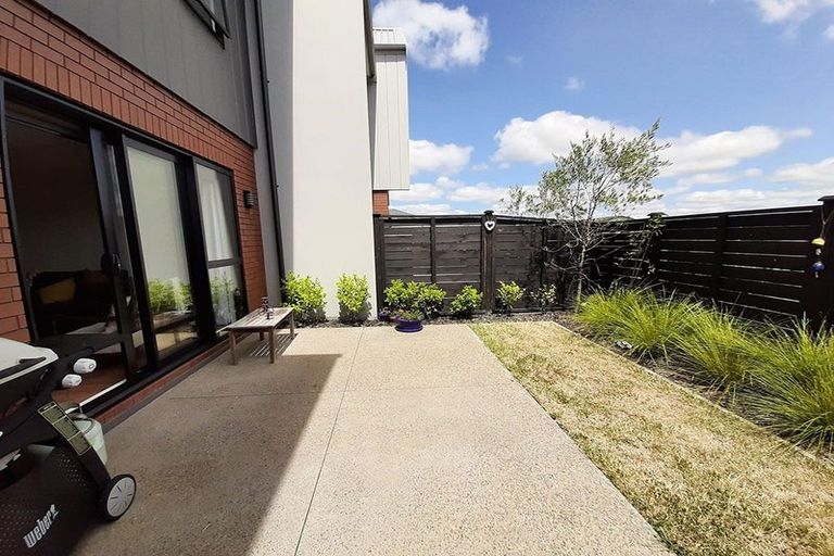 Photo of property in 17 Moki Place, Long Bay, Auckland, 0630