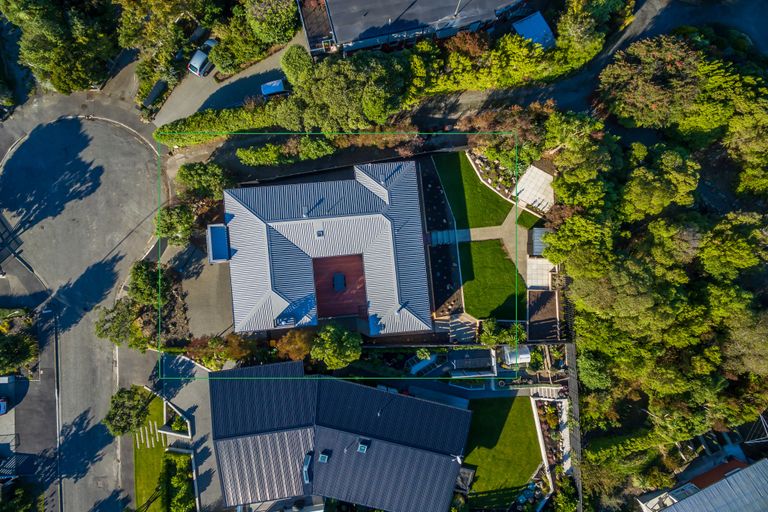 Photo of property in 10 Hilltop Lane, Mount Pleasant, Christchurch, 8081