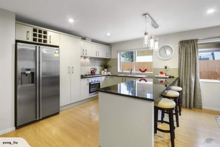 Photo of property in 84 Triangle Road, Massey, Auckland, 0614