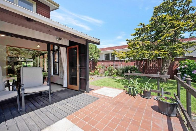 Photo of property in 14 Redwood Avenue, Tawa, Wellington, 5028