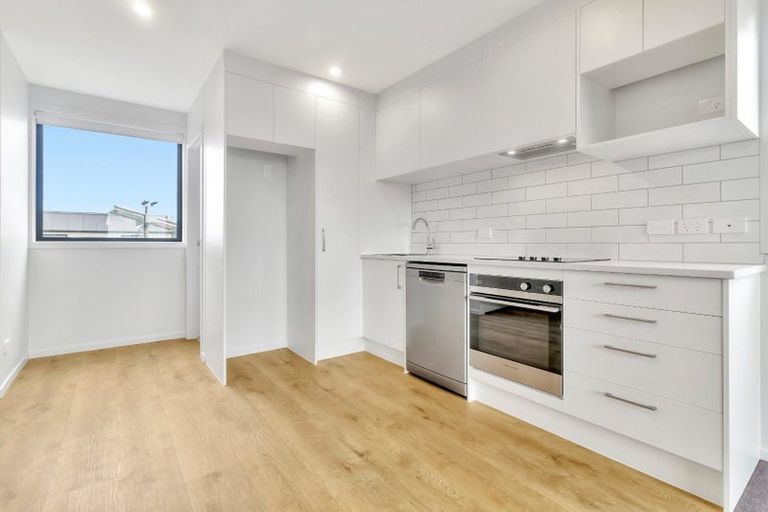 Photo of property in 3/3234 Great North Road, New Lynn, Auckland, 0600